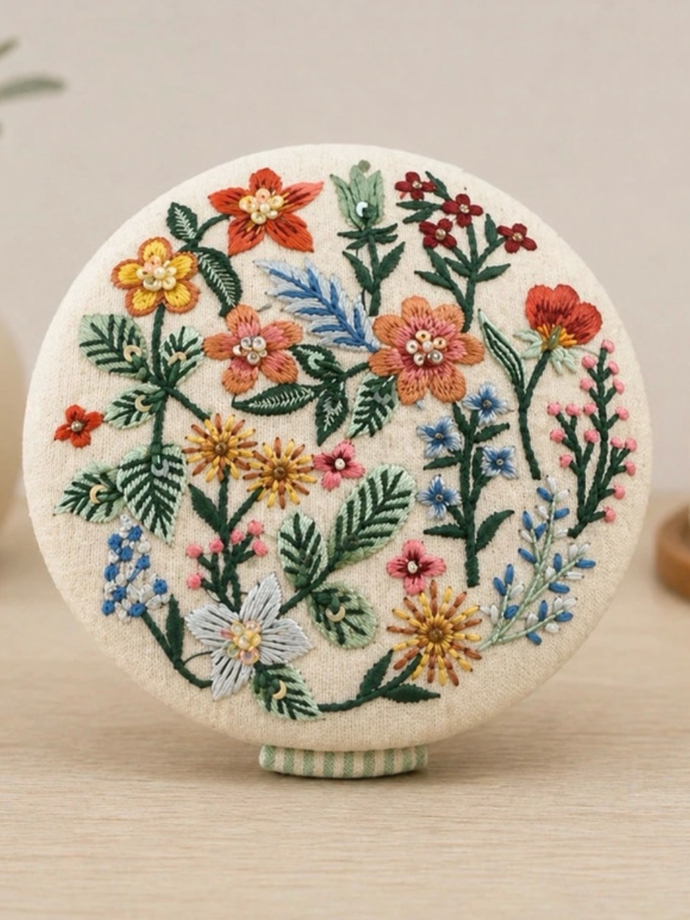 NWOT Embroidered Floral Jewelry Organizer Compact - Cream with Multicolor